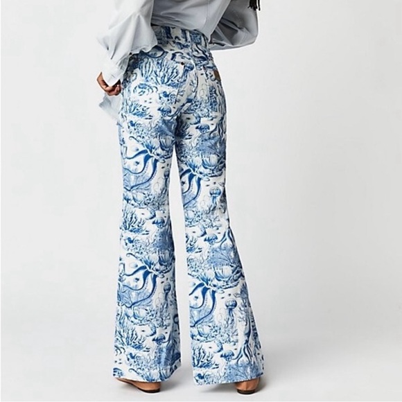 Wrangler Wanderer 622 Nautical
Coastal Cowgirl Seahorse Ocean
Flare 31(34)X32 - Picture 2 of 9